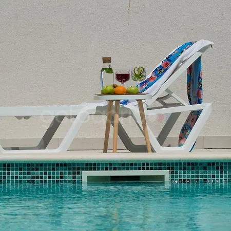 Smaragd - Opal - Luxury With Shared Pool And Private Hot Tub Daire