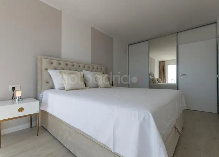 Apartamento Smaragd - Opal - Luxury With Shared Pool And Private Hot Tub Makarska