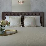 Smaragd - Opal - Luxury With Shared Pool And Private Hot Tub * 马卡尔斯卡