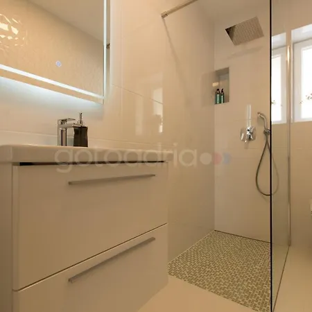 Smaragd - Opal - Luxury With Shared Pool And Private Hot Tub