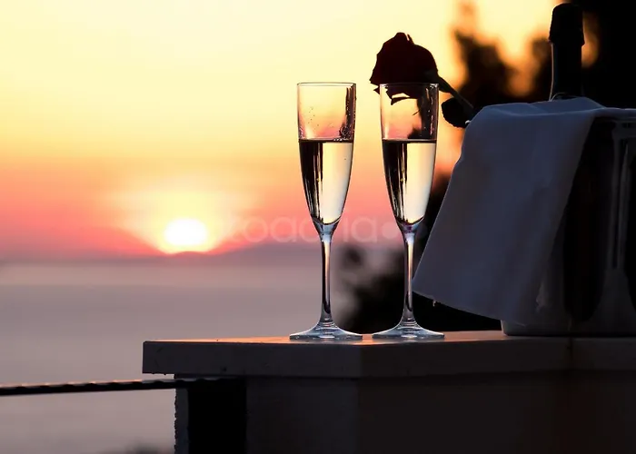 Apartment Smaragd - Opal - Luxury With Shared Pool And Private Hot Tub Makarska