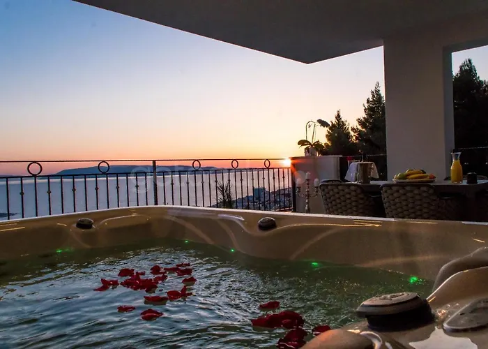 Smaragd - Opal - Luxury With Shared Pool And Private Hot Tub 公寓 马卡尔斯卡