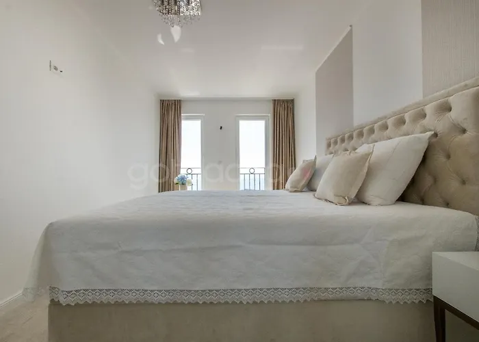 Smaragd - Opal - Luxury With Shared Pool And Private Hot Tub * 马卡尔斯卡