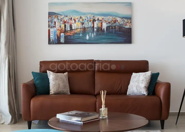 Smaragd - Opal - Luxury With Shared Pool And Private Hot Tub Makarska