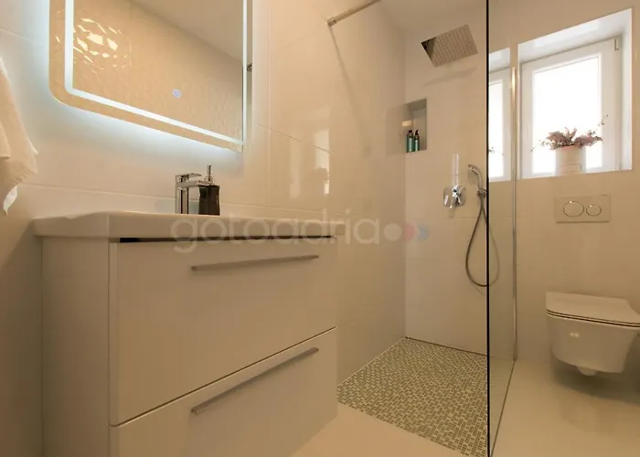 Smaragd - Opal - Luxury With Shared Pool And Private Hot Tub