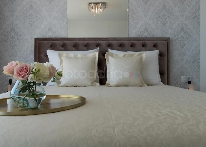 Smaragd - Opal - Luxury With Shared Pool And Private Hot Tub * Makarska