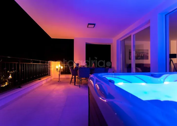 公寓 Smaragd - Opal - Luxury With Shared Pool And Private Hot Tub