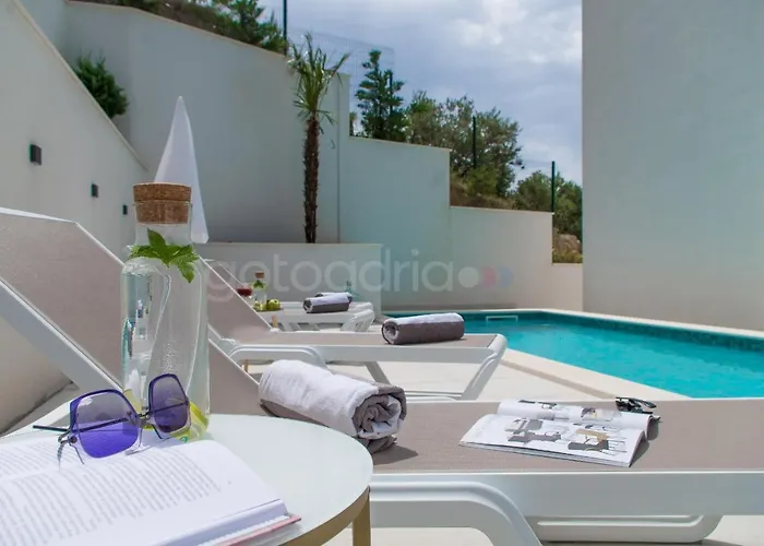 Smaragd - Opal - Luxury With Shared Pool And Private Hot Tub *