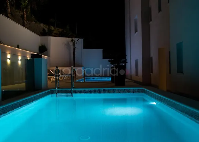 Smaragd - Opal - Luxury With Shared Pool And Private Hot Tub Apartment Makarska