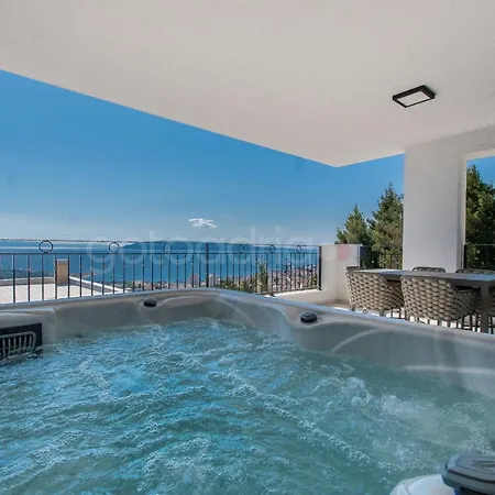 Smaragd - Opal - Luxury With Shared Pool And Private Hot Tub Makarska