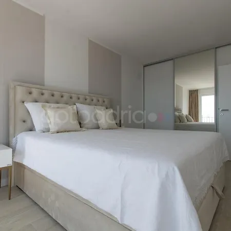 Lägenhet Smaragd - Opal - Luxury With Shared Pool And Private Hot Tub Makarska