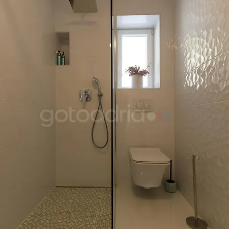 Lägenhet Smaragd - Opal - Luxury With Shared Pool And Private Hot Tub Makarska